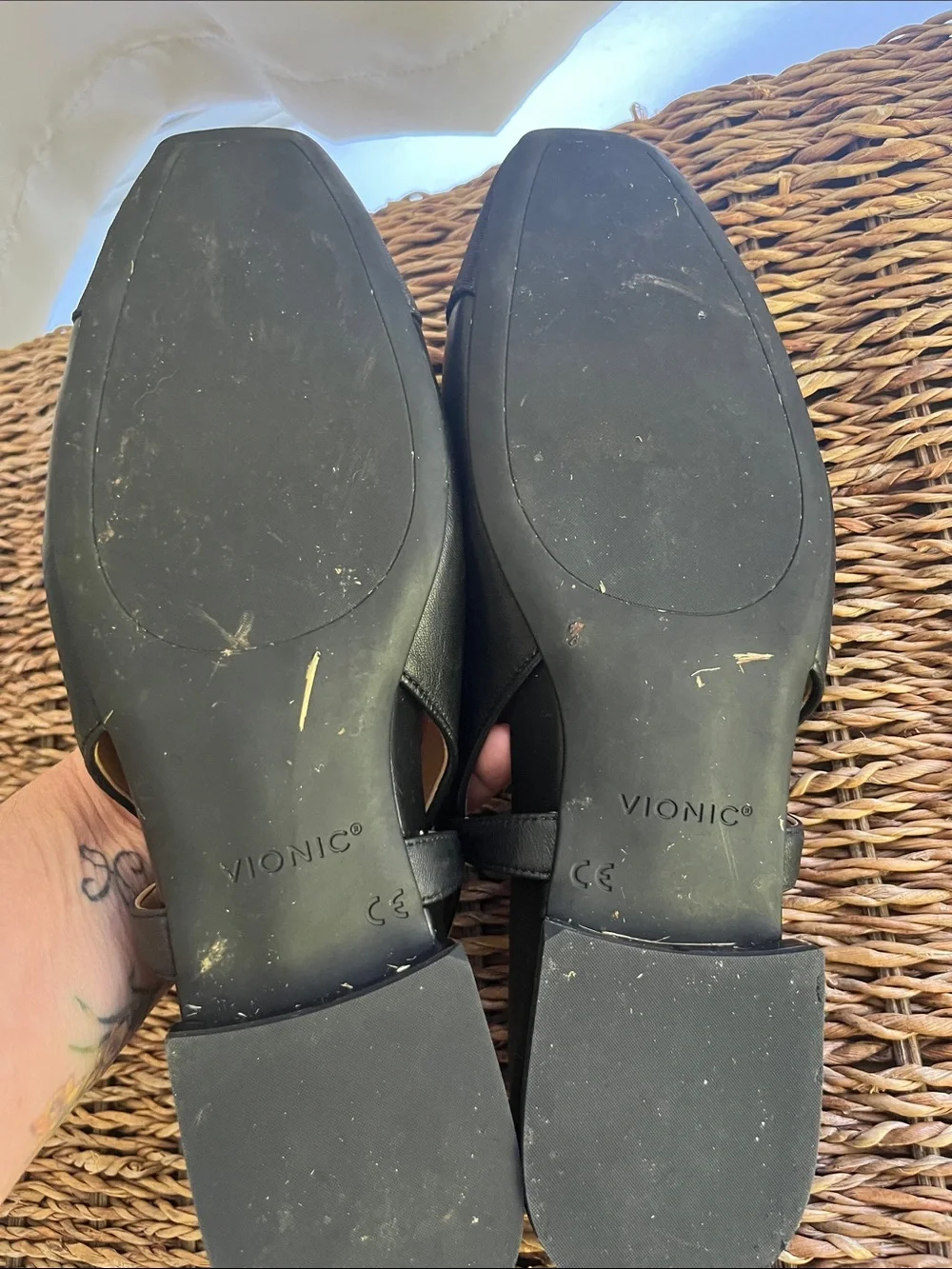 Vionic Black Pointed Toe Slingback Flats with Buckle